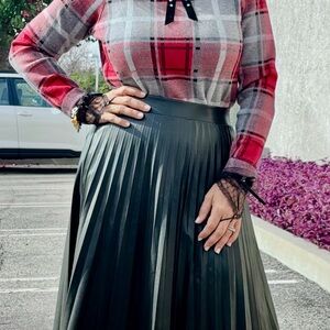 Elegant Black Pleated Skirt